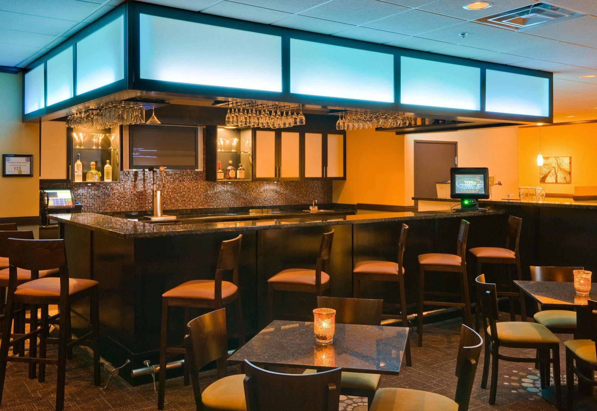 Wyndham Garden Oklahoma City Resort & Conference Hotel Near Airport, Fairgrounds Paycom & I40 Restaurace fotografie